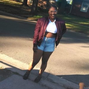 Meet your Posher, Julia